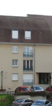 ST FLORENTIN CENTRE VILLE - T3 DE 75M² LUMINEUX DANS RESIDENCE SECURISEE - Photo 1