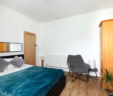Studio Flat, Church Road, BN3 - Photo 2