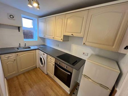 Sherfield House Burton Road, SO15 - Photo 4