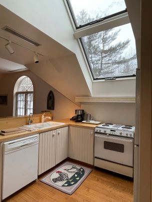 For Lease - 869 Hwy 15 Lane Unit# Guest House, Top Flr Unit, Rideau Lakes, Ontario - Photo 1