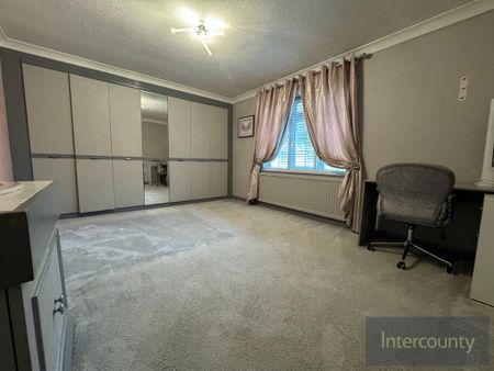 4 bedroom detached house to rent - Photo 4