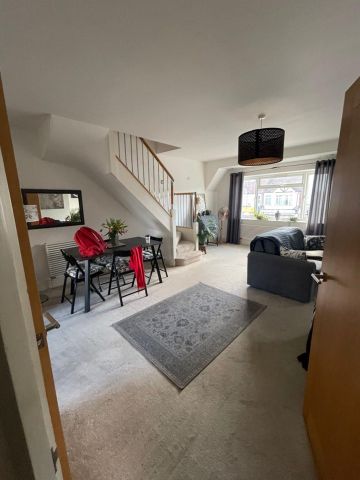 2 Bed Maisonette, Lower Addiscombe Road, CR0 - Photo 3