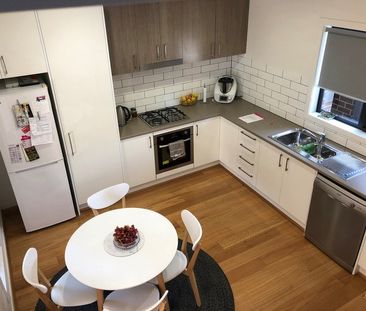 Stylish 2 Bedroom Town House - Photo 4