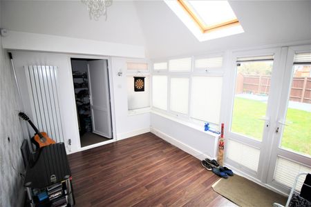 Carter Road, Maidenbower - Photo 4