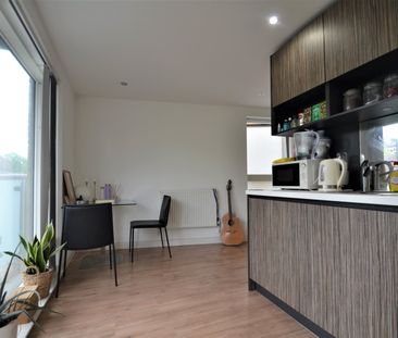 Flat to rent - Conington Road, London, SE13 - Photo 4