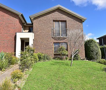 Charming 3-Bedroom Townhouse in Prime Keysborough Location - Photo 4