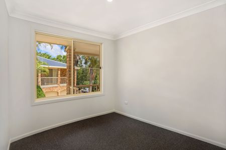 Well Appointed Townhouse with Flexible Living Spaces - Photo 4