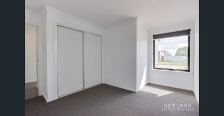 Stylish & Spacious Three Bedroom Townhouse (Check Out My 3D Tour) - Photo 3