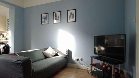 Spare Bedrooms Available At !! - Bills Included, LN2 - Photo 4