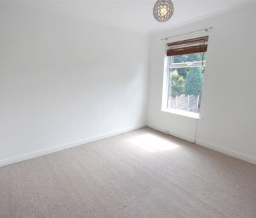 2 Bedroom House - Mid Terrace To Let - Photo 6