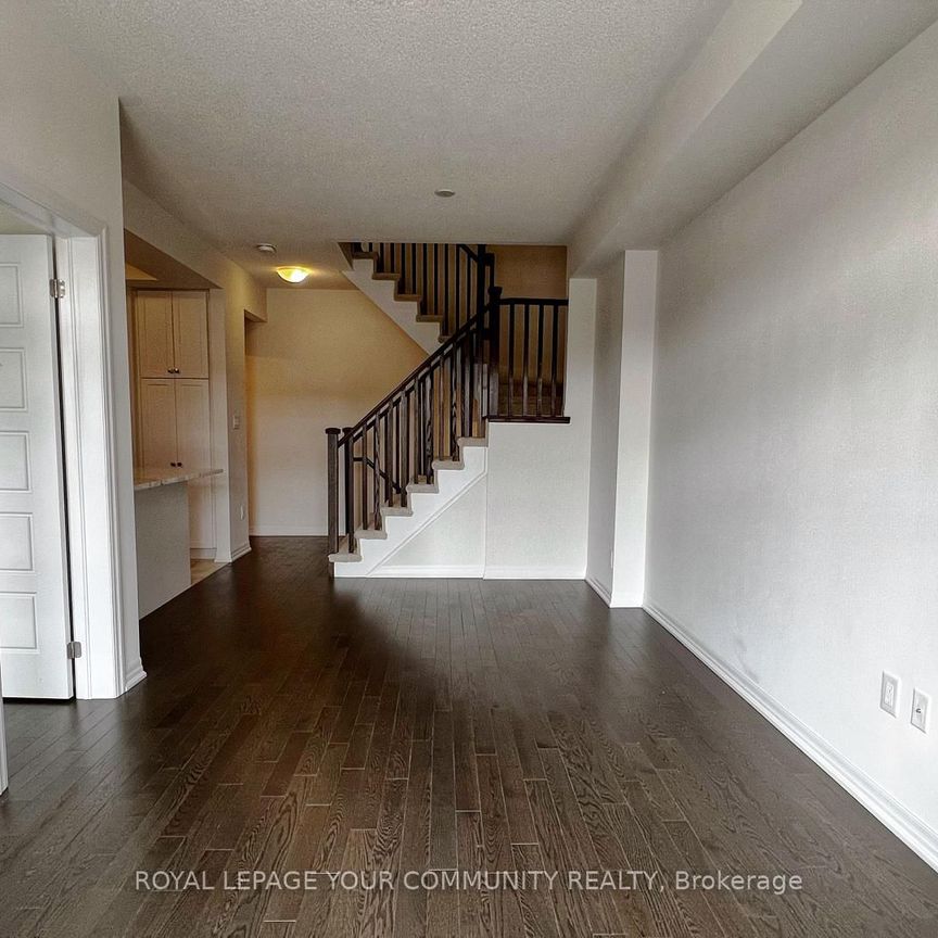 For Lease - 194 Vantage Loop Street, Newmarket, Ontario - Photo 1