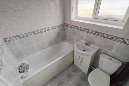 Drakes Drive, STEVENAGE - Photo 5