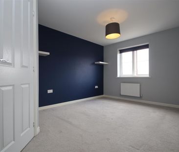 3 bedroom End Terraced to let - Photo 2