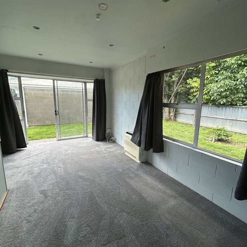 Two bedroom on Coronation. - Photo 1