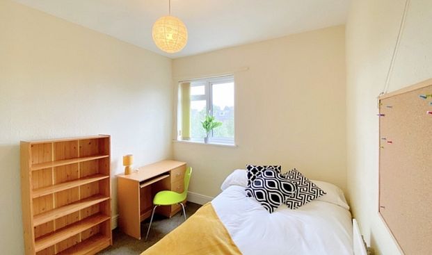 Fantastic 3 student bedroom property - Photo 1