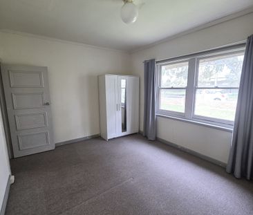 Spacious 3 Bedroom Home - Comfortable Living Awaits! - Photo 4