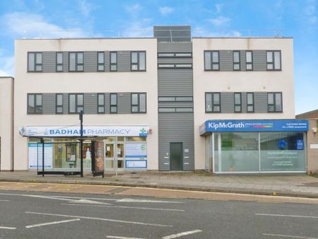 1 bedroom in a flat share to rent - Photo 2