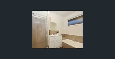 THREE BEDROOM HOUSE ON COMPACT BLOCK - Photo 4