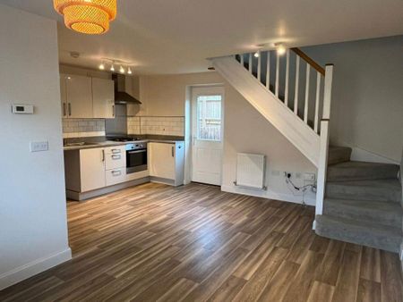 2 bedroom semi-detached house to rent - Photo 4