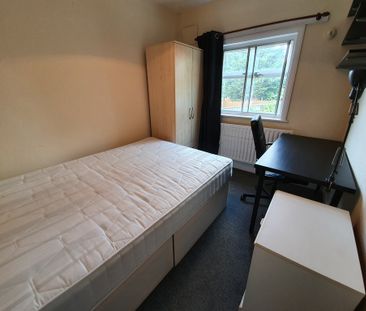 4 Bed Student Accommodation - Photo 2