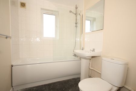 Ascot Court, Aldershot - Photo 3
