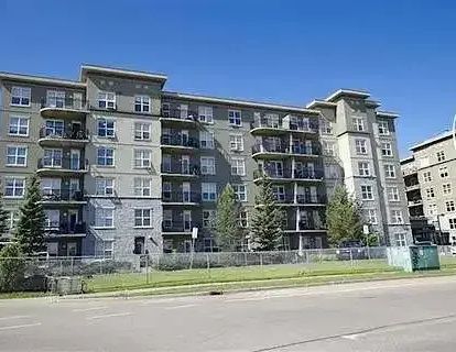 Cozy 2 bedroom 2 bathroom steps to Clearview LRT , nearby shopping plaza | 4245 139 Avenue Northwest, Edmonton - Photo 1