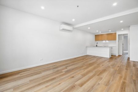 Coombs - Photo 2
