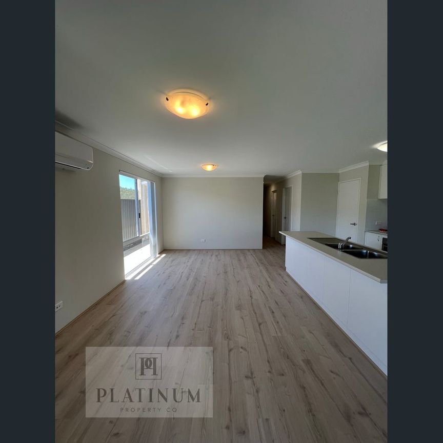 MODERN FAMILY LIVING IN A CONVENIENT LOCATION! - Photo 1