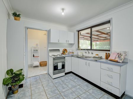 Welcoming Family Home in a Convenient Location - Photo 5