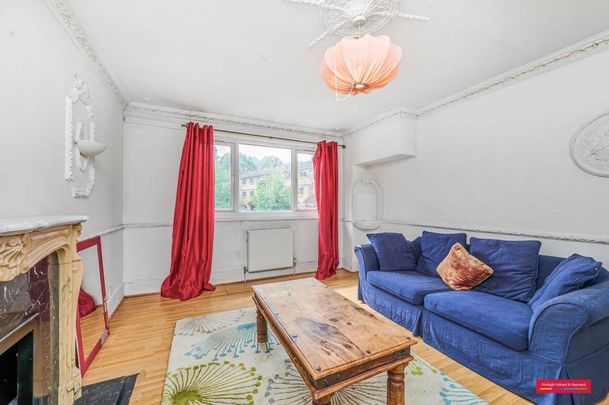 4 bedroom end of terrace house to rent - Photo 1