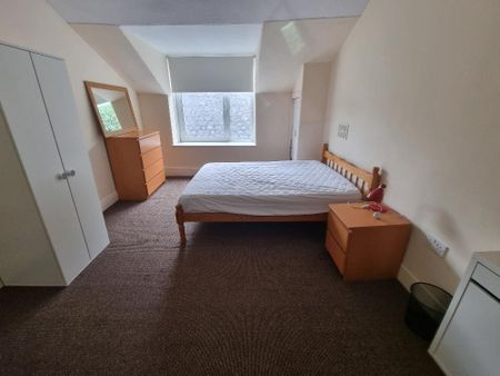 4 bedroom apartment to rent - Photo 4