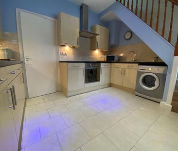 2 bedroom terraced house to rent - Photo 4