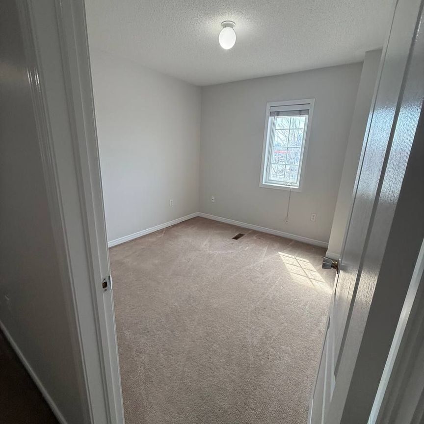 For Lease - 514 Candlestick Circle Unit# Upper, Mississauga, Ontario - Photo 1