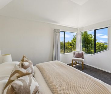 North Facing Family Home with Stunning Views - Photo 5