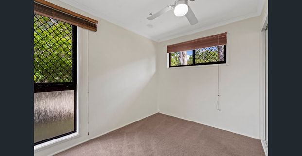 LOWSET VILLA WITH LARGE COURTYARD! - Photo 1