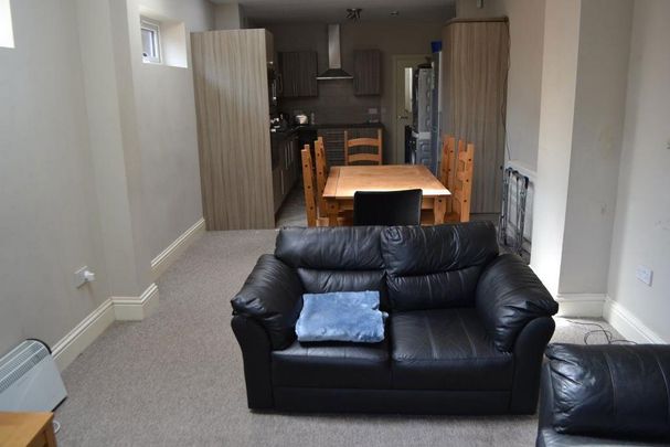 5 bedroom house to rent - Photo 1