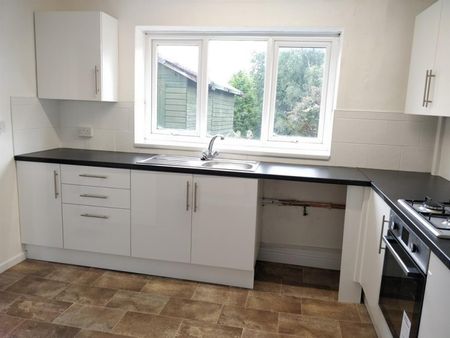 3 bedroom House To Let - Photo 4