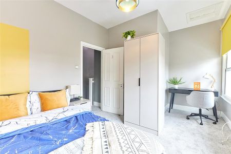 5 bedroom detached house to rent - Photo 2