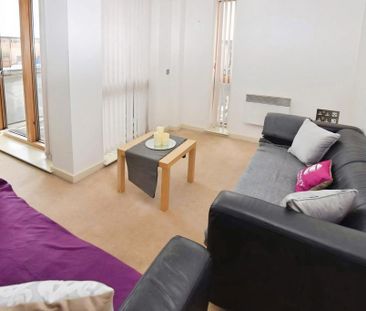 2 bedroom flat to rent - Photo 2