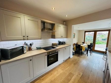 Arthur Road, Stratford-upon-Avon, CV37 - Photo 2