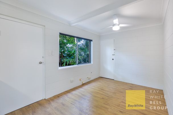 $560 per week / $2,240 Bond - Photo 1