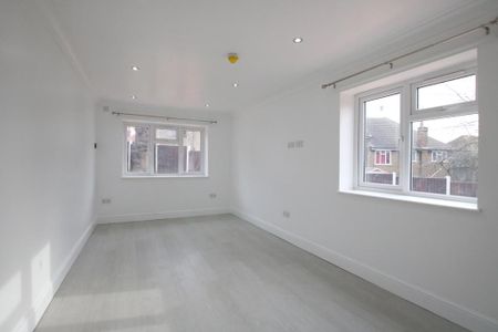 5 bedroom semi-detached house to rent - Photo 3