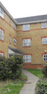 Collier Close, Beckton, E6 - Photo 4