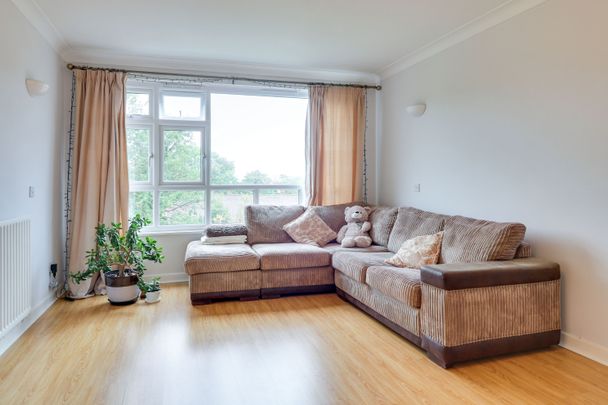 2 bedroom apartment to rent Chesterfield Court, Cranes Park, Surbiton, KT5 - Photo 1