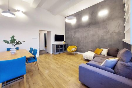 Klimatyczne, wysokie 3 pokoje z antresolą 76.6 m² - Photo 4