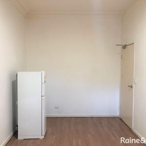 STUDIO room with your own personal bathroom! - Photo 2