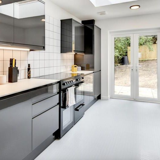 8 bedroom house to rent - Photo 1
