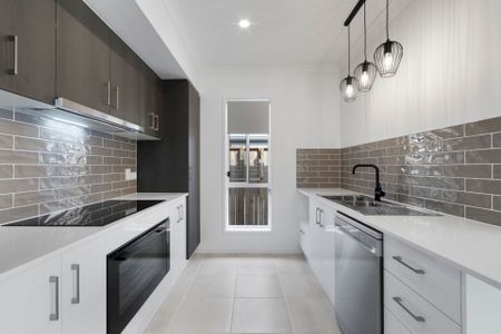 For Lease: Modern Family Home with Comfort and Convenience in Yarrabilba! - Photo 2