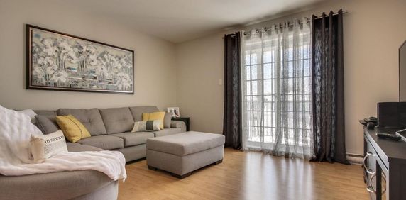 Grand condo 4 1/2 - Libre - Internet - Climatisation - Photo 2