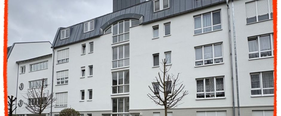 Hochwertige 3-Zimmer-Dachwohnung mit EINBAUKÜCHE und 2 Tiefgaragenstellplätze sofort zu vermieten! - Foto 1